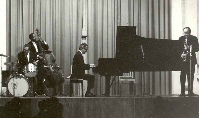 The Dave Brubeck Quartet em 1967. Da esquerda para a direita: Joe Morello, Eugene Wright, Dave Brubeck and Paul Desmond