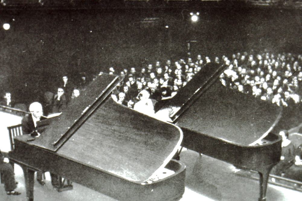 Béla Bartók e sia segunda esposa Ditta Pásztory no Concerto para Dois Pianos